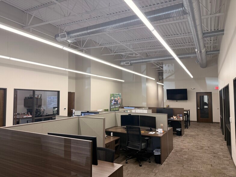 More Photos Of 725 E Main St, Westfield Light Manufacturing For Sale
