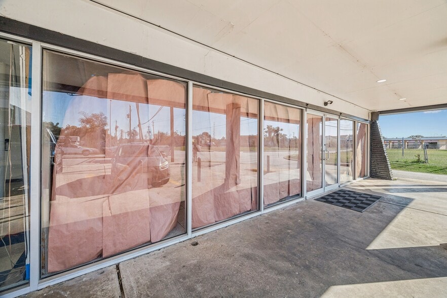 More Photos Of 5600 Yale St, Houston Freestanding For Sale