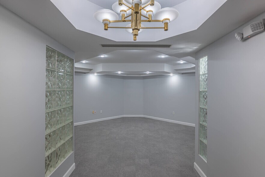 More Photos Of 7271 N Main St, Dayton Medical For Lease