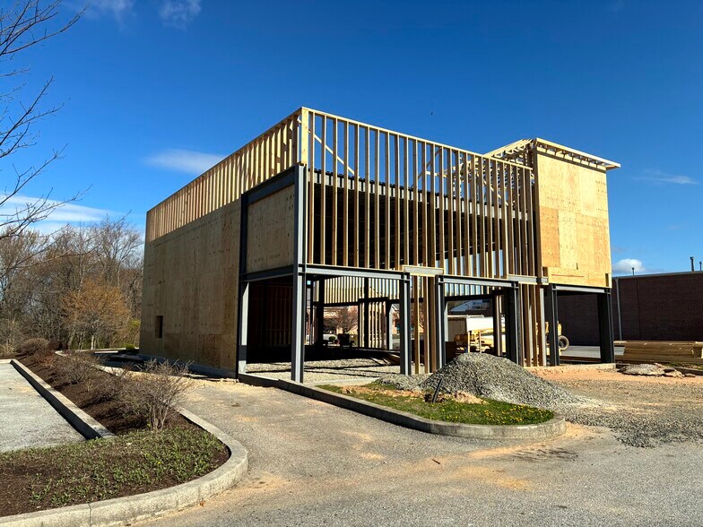 More Photos Of 275 Limestone Rd, Oxford Unknown For Lease