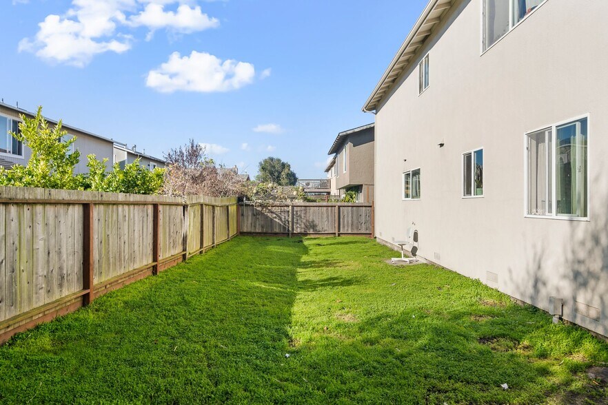 More Photos Of 466 Willow Ave, Half Moon Bay Apartments For Sale