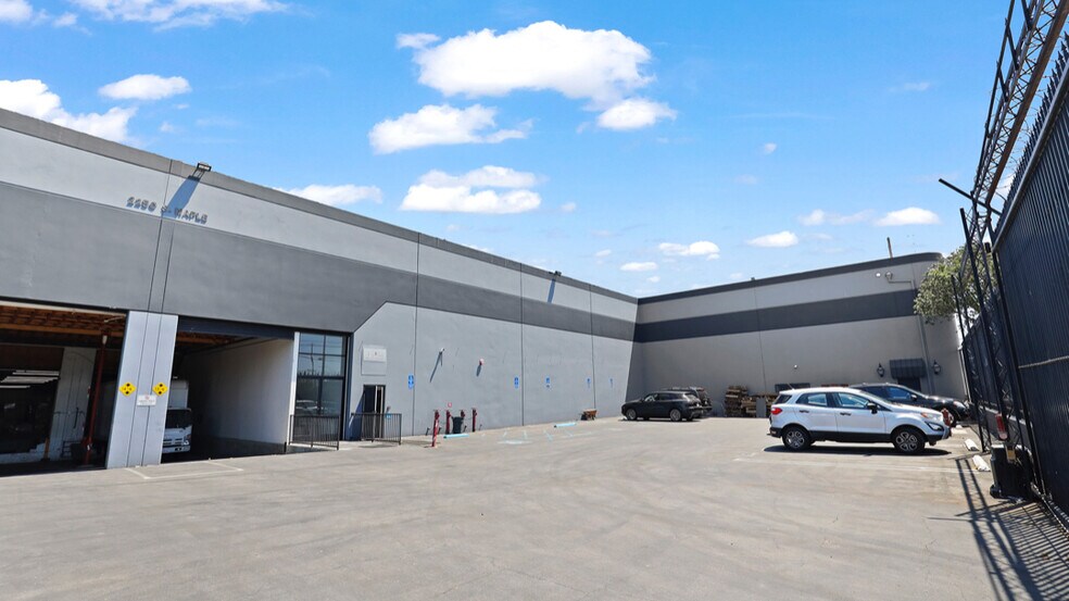 More Photos Of 2250 Maple Ave, Los Angeles Warehouse For Sale