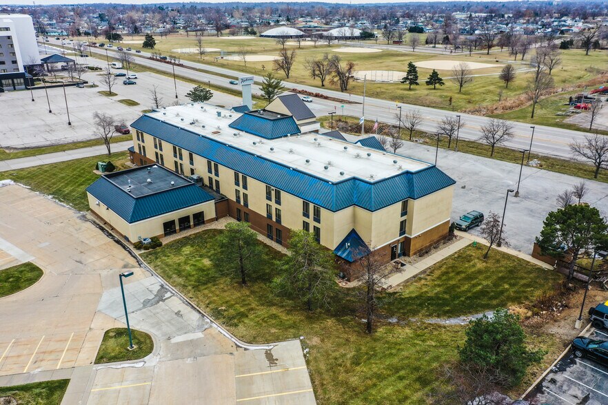 More Photos Of 1230 Collins Rd NE, Cedar Rapids Hotel For Sale