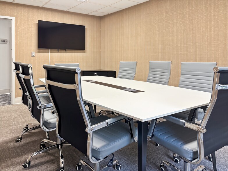 More Photos Of 4110 Southpoint Blvd, Jacksonville Coworking Space