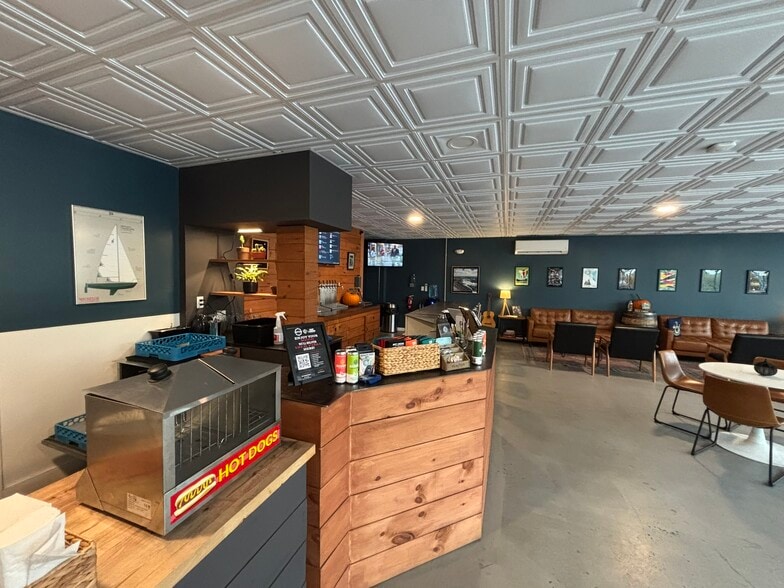 More Photos Of 185 Cottage Rd, South Portland Restaurant For Lease
