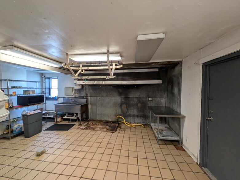More Photos Of 1952 Kensington Ave, Buffalo Restaurant For Lease