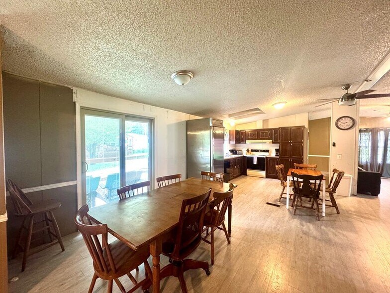 More Photos Of 158 Caloric Rd., Mullens Flex For Sale