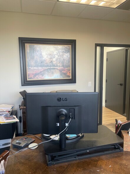 More Photos Of 6240 W 135th St, Overland Park Office Residential For Lease