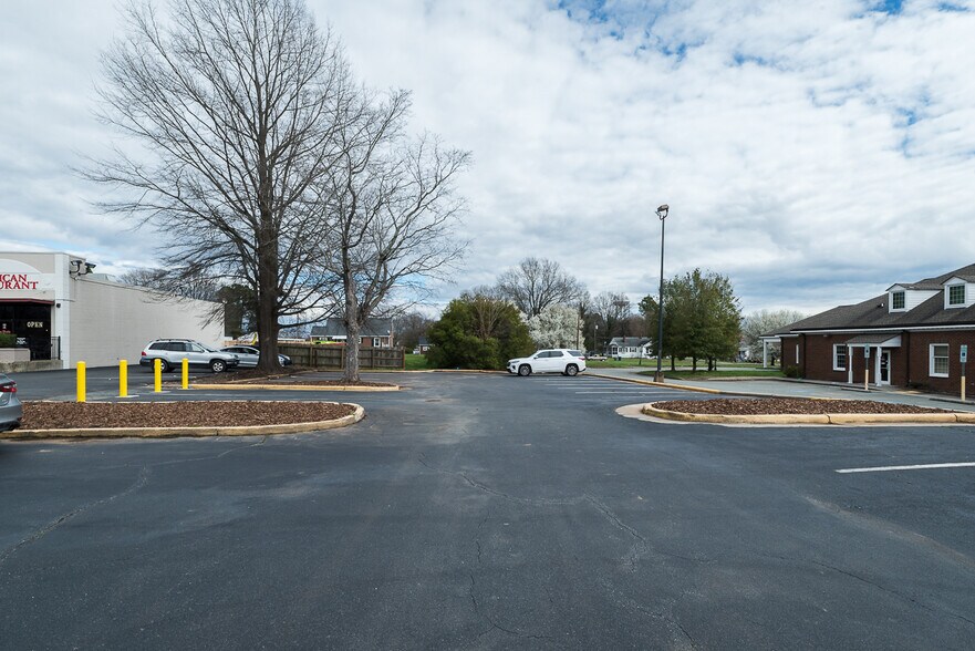 More Photos Of 212 S Main St, Graham General Retail For Sale