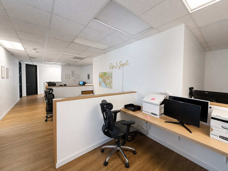 More Photos Of 16255 Ventura Blvd, Encino Office For Lease
