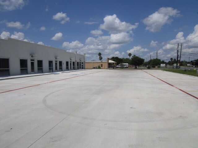 More Photos Of 3121 Wilson Rd, Harlingen Storefront For Lease