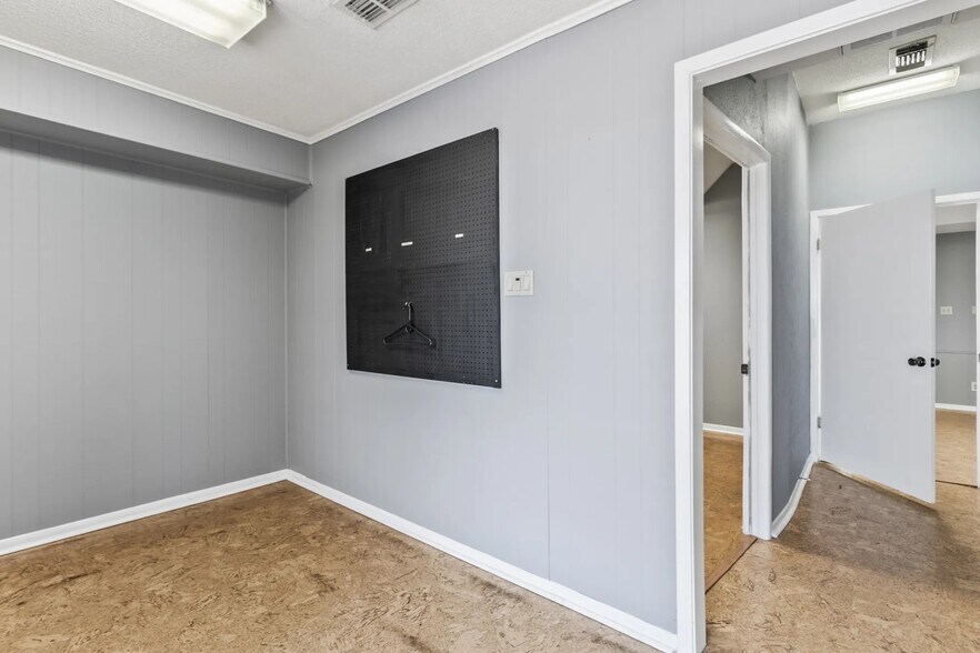 More Photos Of 1911 22nd St, Huntsville General Retail For Lease