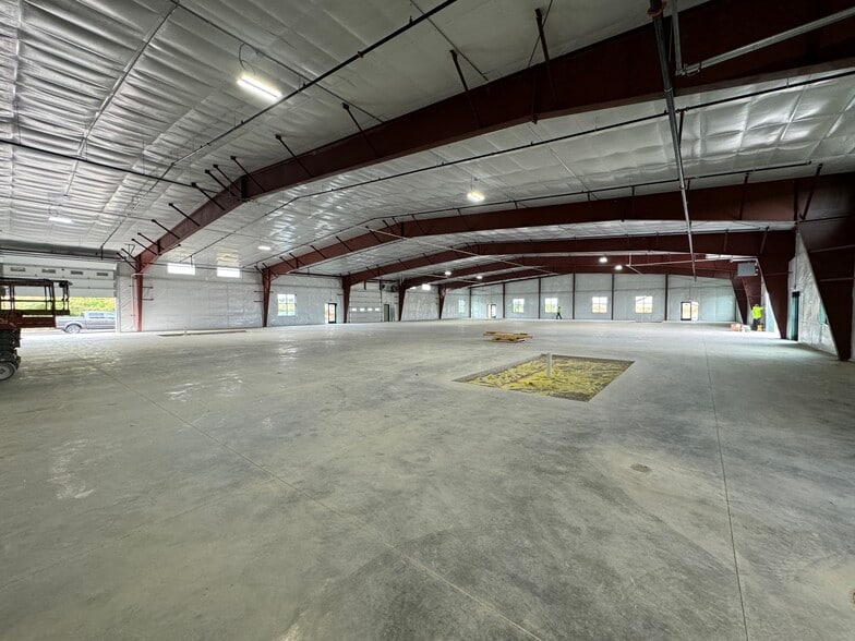 More Photos Of 310-312 Locust Dr, Verona Showroom For Lease