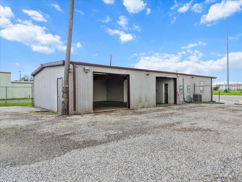 More Photos Of 230 Highway 146 S, Texas City Auto Dealership For Sale