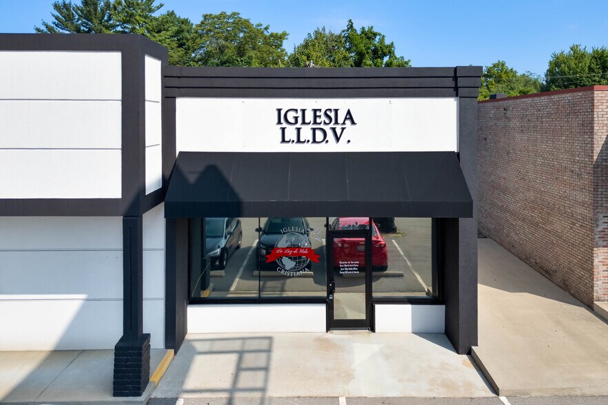 More Photos Of 2210 Wilma Rudolph Blvd, Clarksville Office For Lease