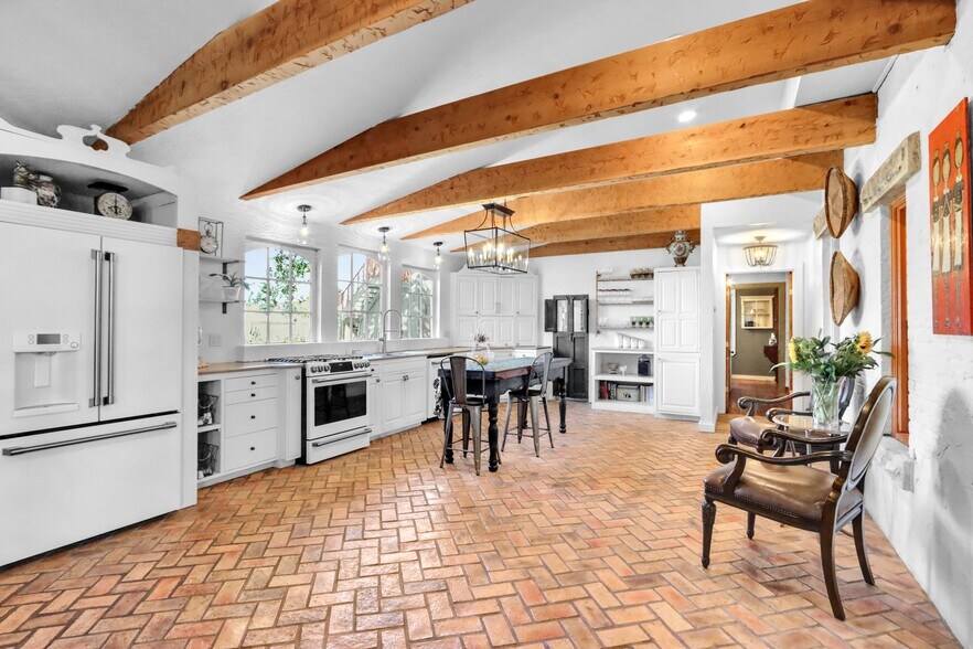 More Photos Of 111 Legacy Ln, Comfort Winery Vineyard For Sale