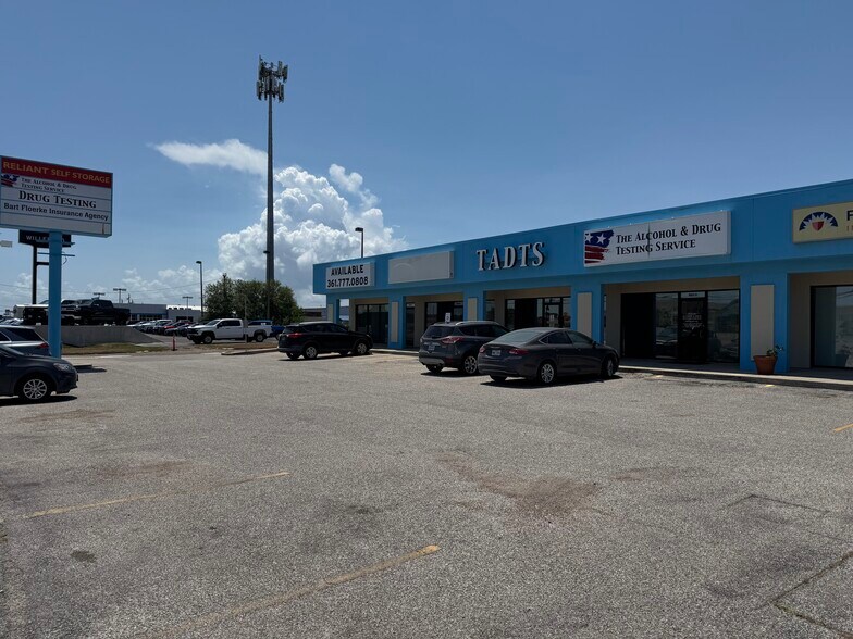 More Photos Of 1605 Us-181, Portland Self Storage For Sale