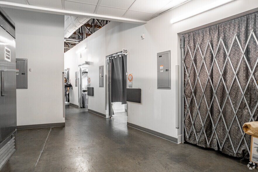 More Photos Of 1560 S Lewis St, Anaheim Warehouse For Lease