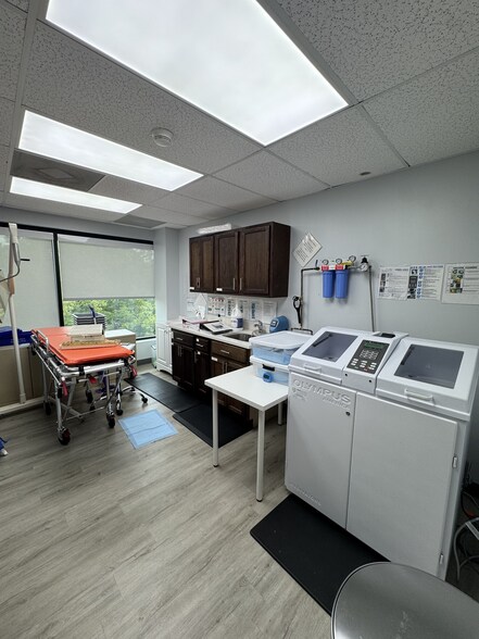 More Photos Of 6584 Poplar Ave, Memphis Medical For Lease
