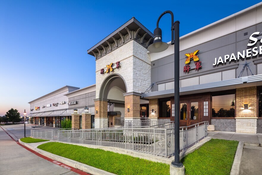 More Photos Of 2105-2129 W Davis St, Conroe Unknown For Lease