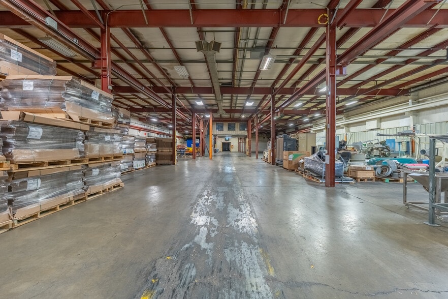 More Photos Of 396 Henry St, Brantford Manufacturing For Lease