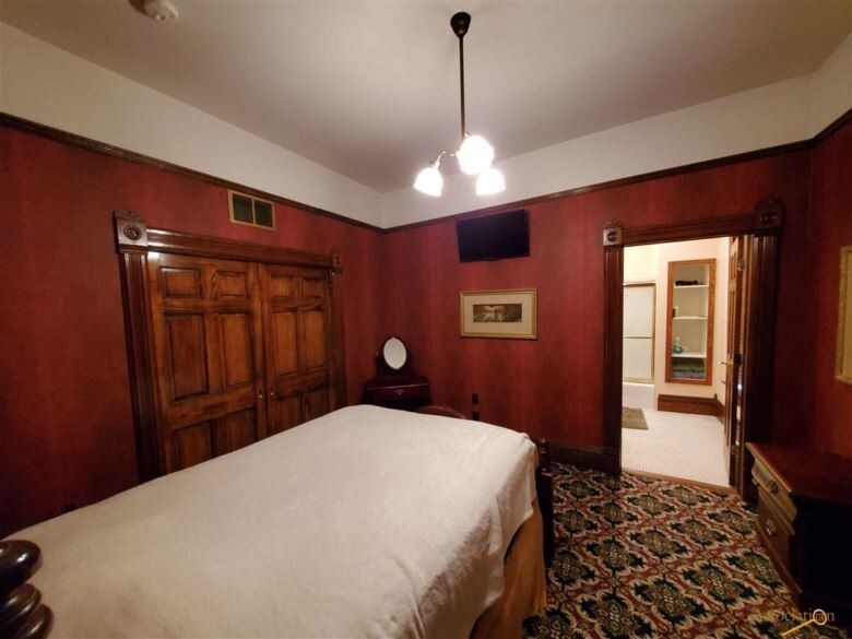 More Photos Of 305 W Main St, Lead Restaurant For Sale