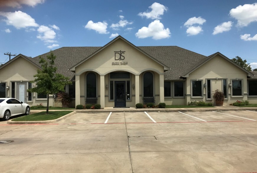 More Photos Of 3216 W Arkansas Ln, Dalworthington Gardens Office For Lease