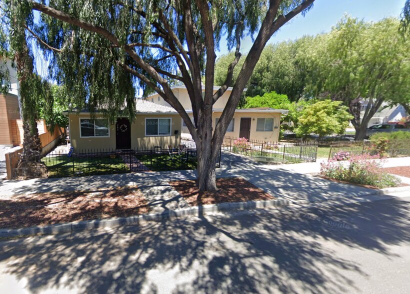 More Photos Of 284 Elmwood St, Mountain View Multifamily For Sale