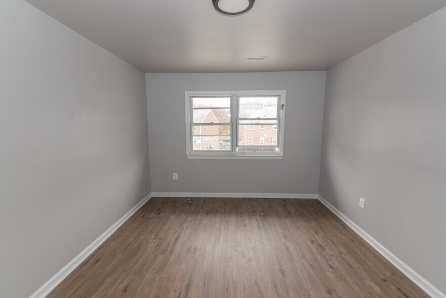 More Photos Of 4907-4921 Frederick Ave, Baltimore Apartments For Sale