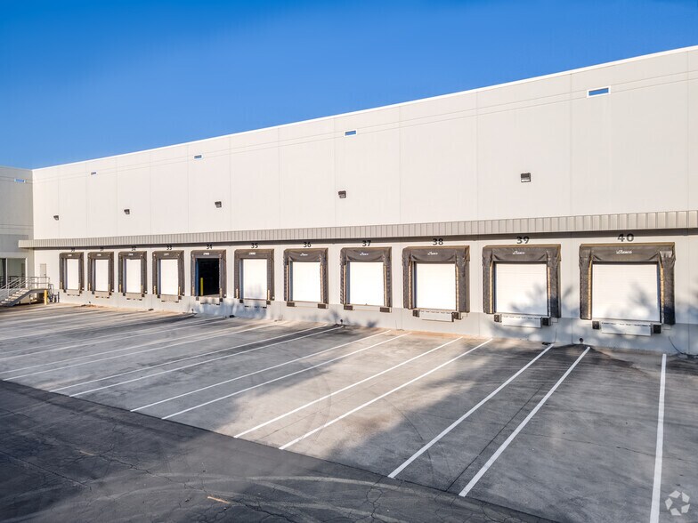 More Photos Of 3105 Sweetwater Rd, Lawrenceville Warehouse For Lease