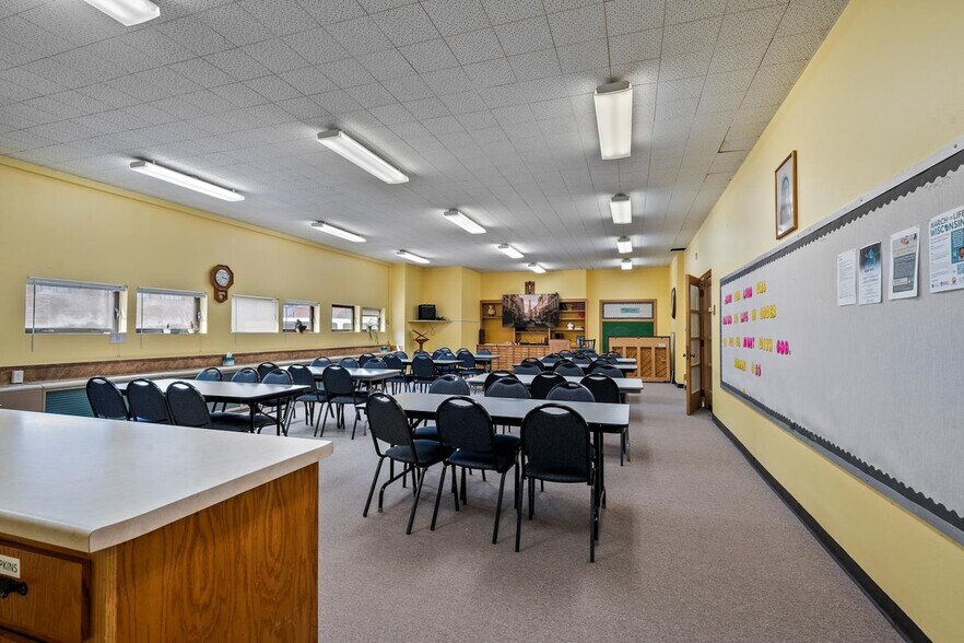 More Photos Of 650 S Irwin Ave, Green Bay Schools For Sale
