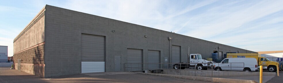 More Photos Of 101-109 S 57th Dr, Phoenix Warehouse For Lease