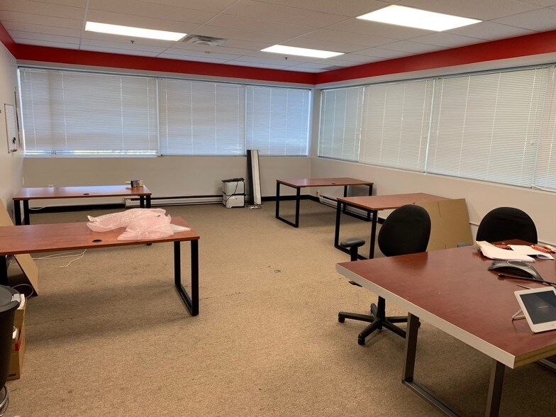 More Photos Of 180 Adams Ave, Hauppauge Flex For Lease