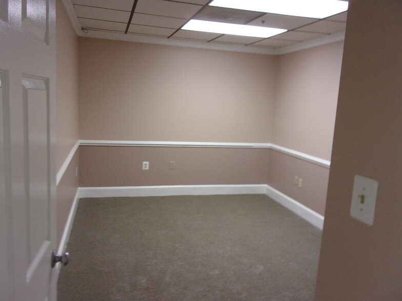 More Photos Of 45571-45595 Shepard Dr, Sterling Medical For Lease