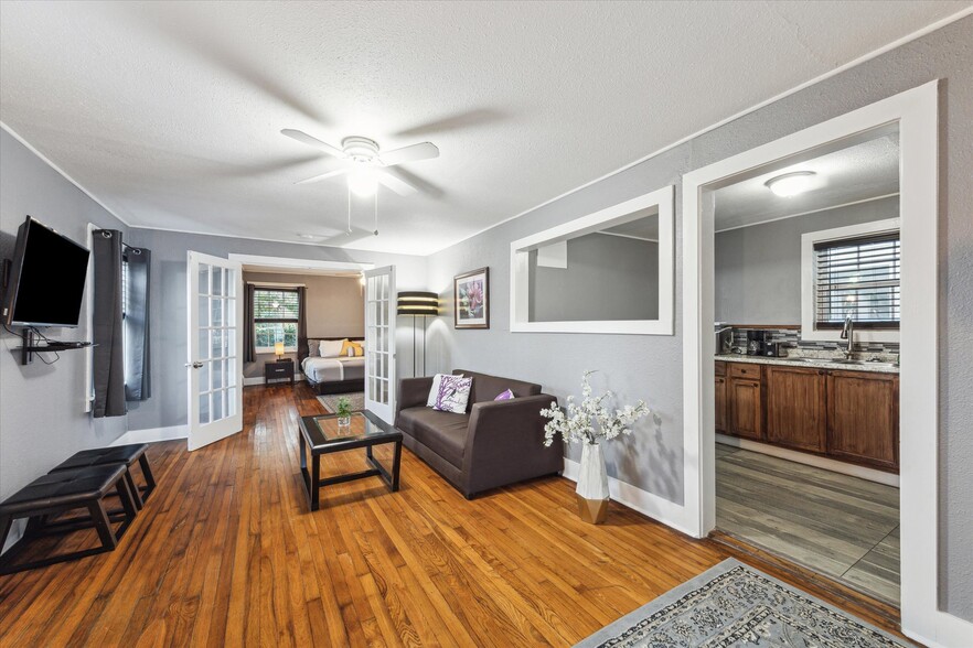 More Photos Of 1502 Market St, Galveston Hospitality For Sale