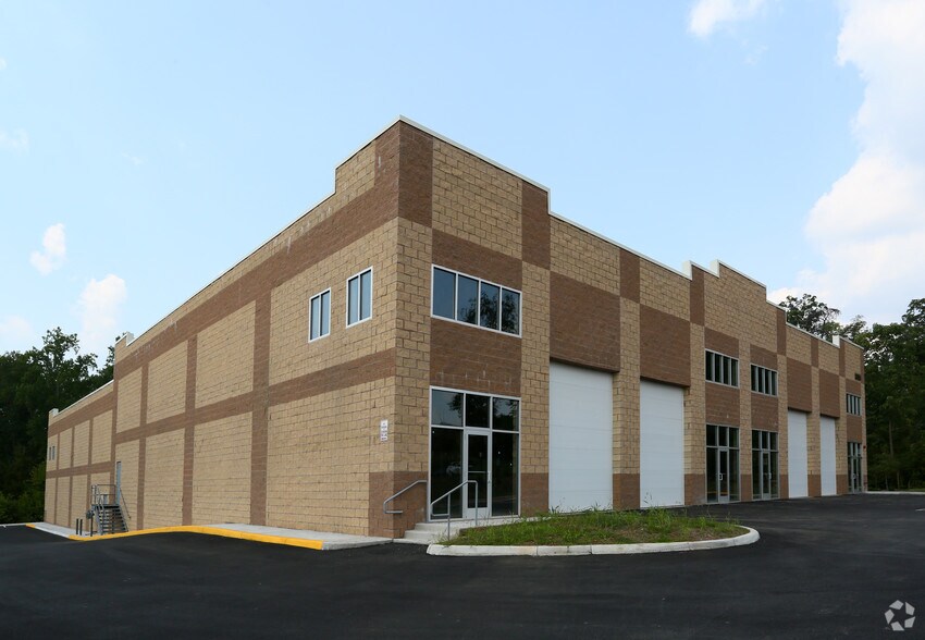 More Photos Of 23551 Pebble Run Pl, Dulles Town Center Showroom For Lease
