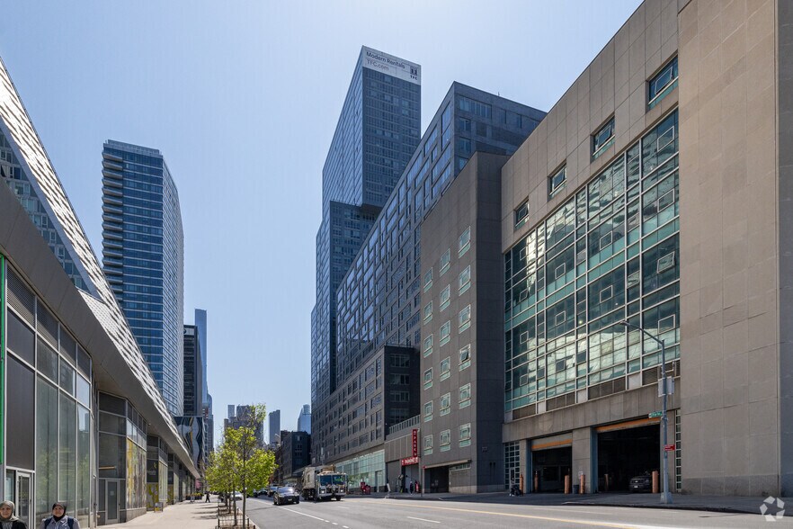 More Photos Of 606 W 57th St, New York Apartments For Lease