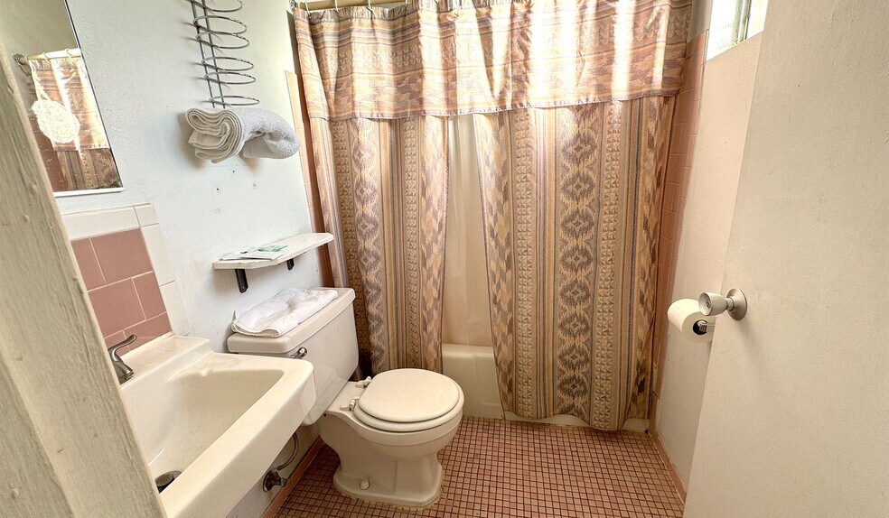 More Photos Of 21455 W I-40 Business, Seligman Hotel For Sale