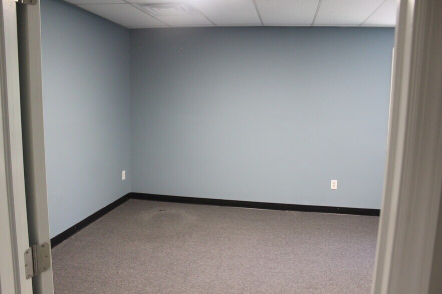 More Photos Of 3321 Doris Ave, Ocean Unknown For Lease