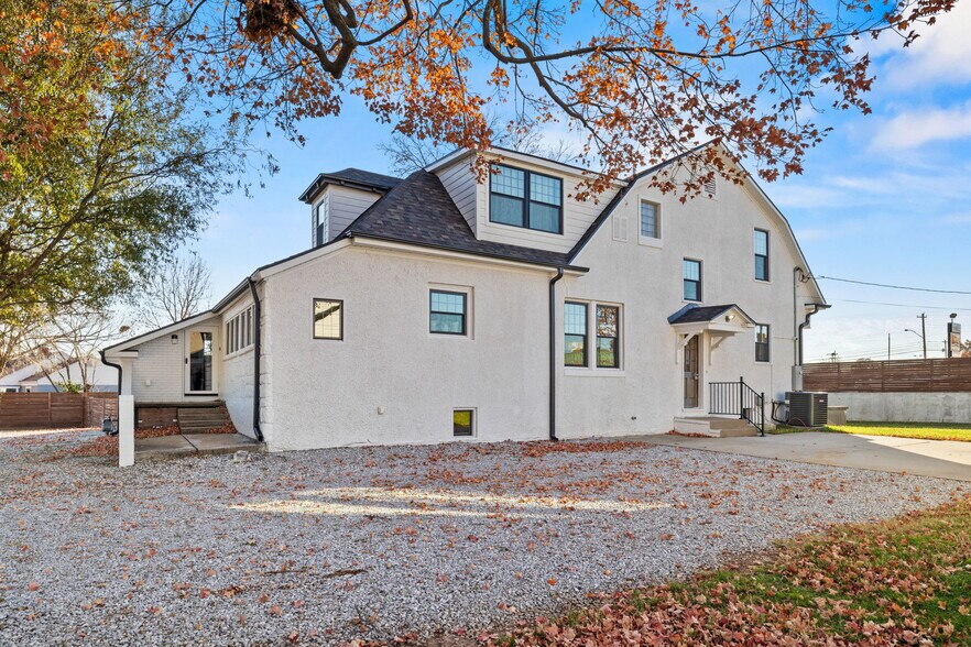 More Photos Of 2049 S Brentwood Blvd, Springfield Office For Sale