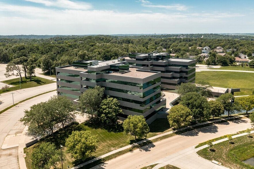 More Photos Of 4515 N River Blvd, Cedar Rapids Unknown For Lease