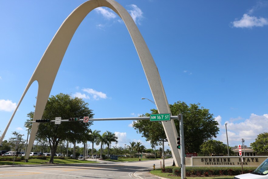 More Photos Of 1400 NW 167th St, Miami Showroom For Lease