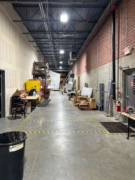 More Photos Of 4700 W Ryan Rd, Franklin General Retail For Lease