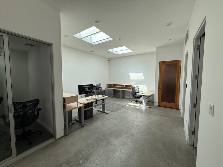 More Photos Of 2630-2634 La Cienega Ave, Los Angeles Loft Creative Space For Lease