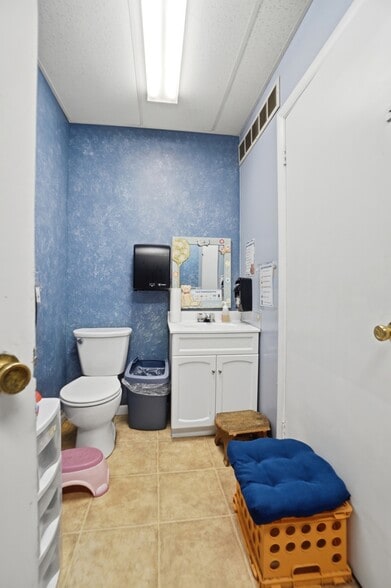 More Photos Of 213 N Broadway St, Spencerville Flex For Sale