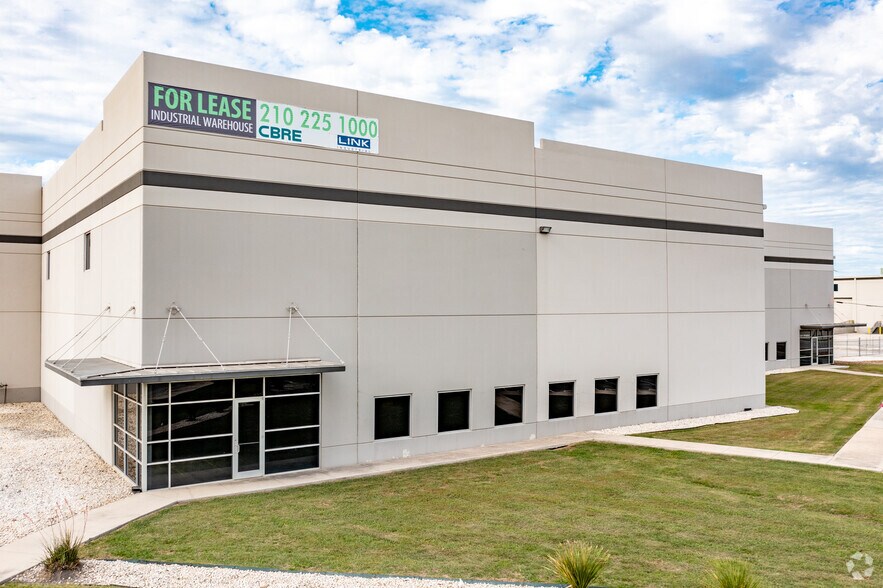 More Photos Of 1228 Cornerway Blvd, San Antonio Warehouse For Lease