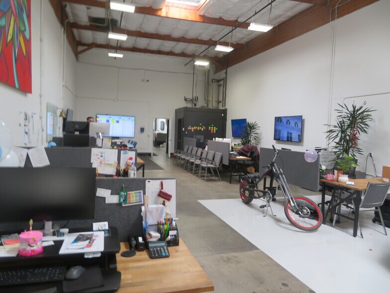More Photos Of 1552 Beach St, Oakland Manufacturing For Sale