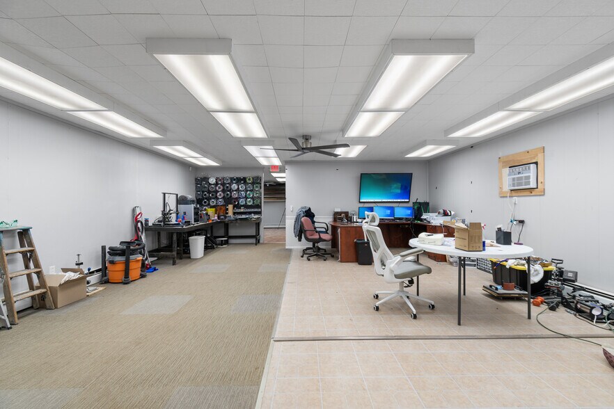 More Photos Of 7000 Manchester Rd, Canal Fulton Office For Sale