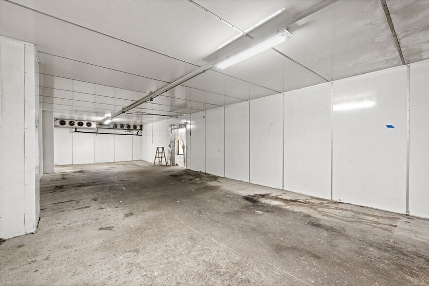 More Photos Of 1 Mount Vernon St, Dorchester Distribution For Lease