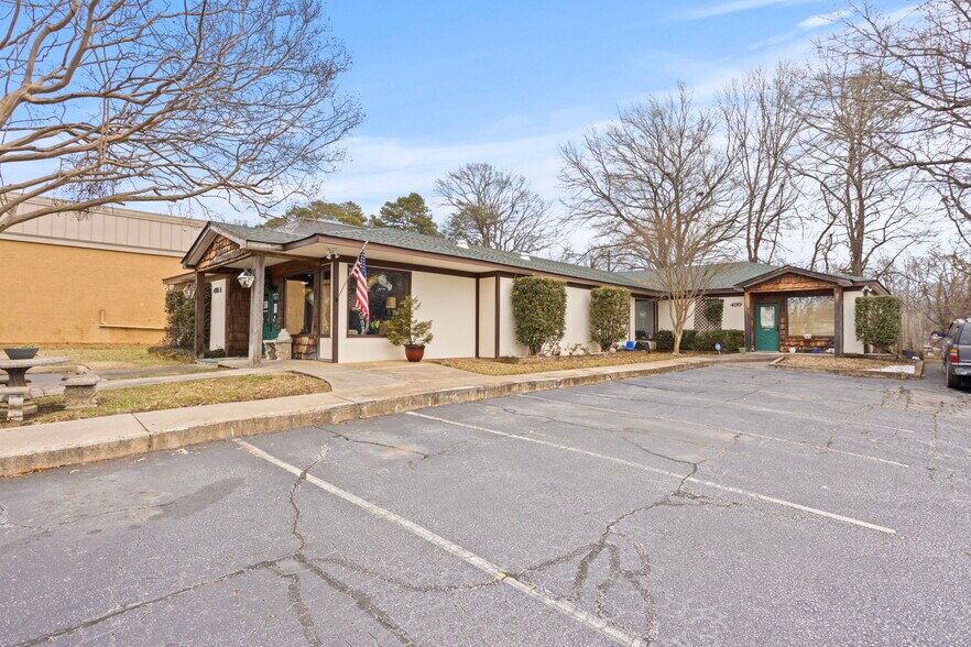 More Photos Of 499 S Pleasantburg Dr, Greenville Freestanding For Sale